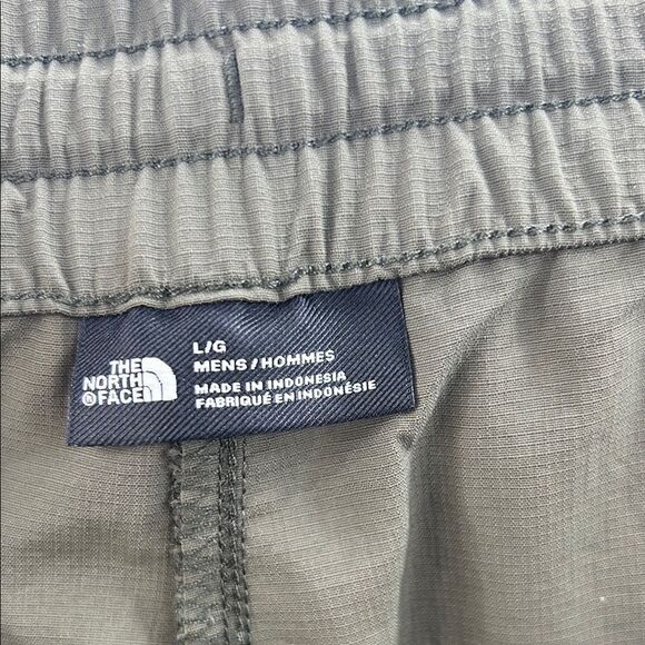 The North Face Green Athletic Shorts Lightweight Design - Picture 4 of 5